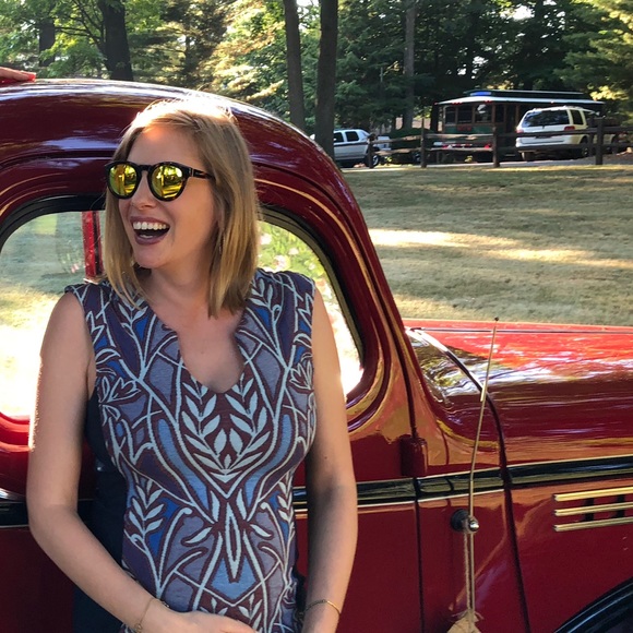 Meet your Posher, Julie - Picture 1 of 1